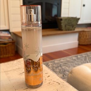 Bath & Body Works Snow Flakes & Cashmere Body Mist